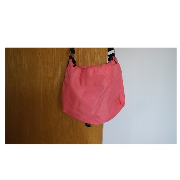 Kenneth Cole Messenger Bag - Picture 2 of 3